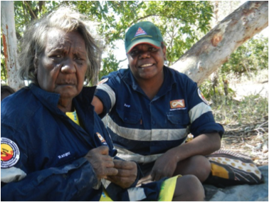 blog_pic_5 Photo of Cherry Daniels (first Yugul Mangi Ranger co-ordinator, Senior Ngandi woman and IPA Cultural Advisor) with Edna Nelson (Yugul Mangi Ranger).