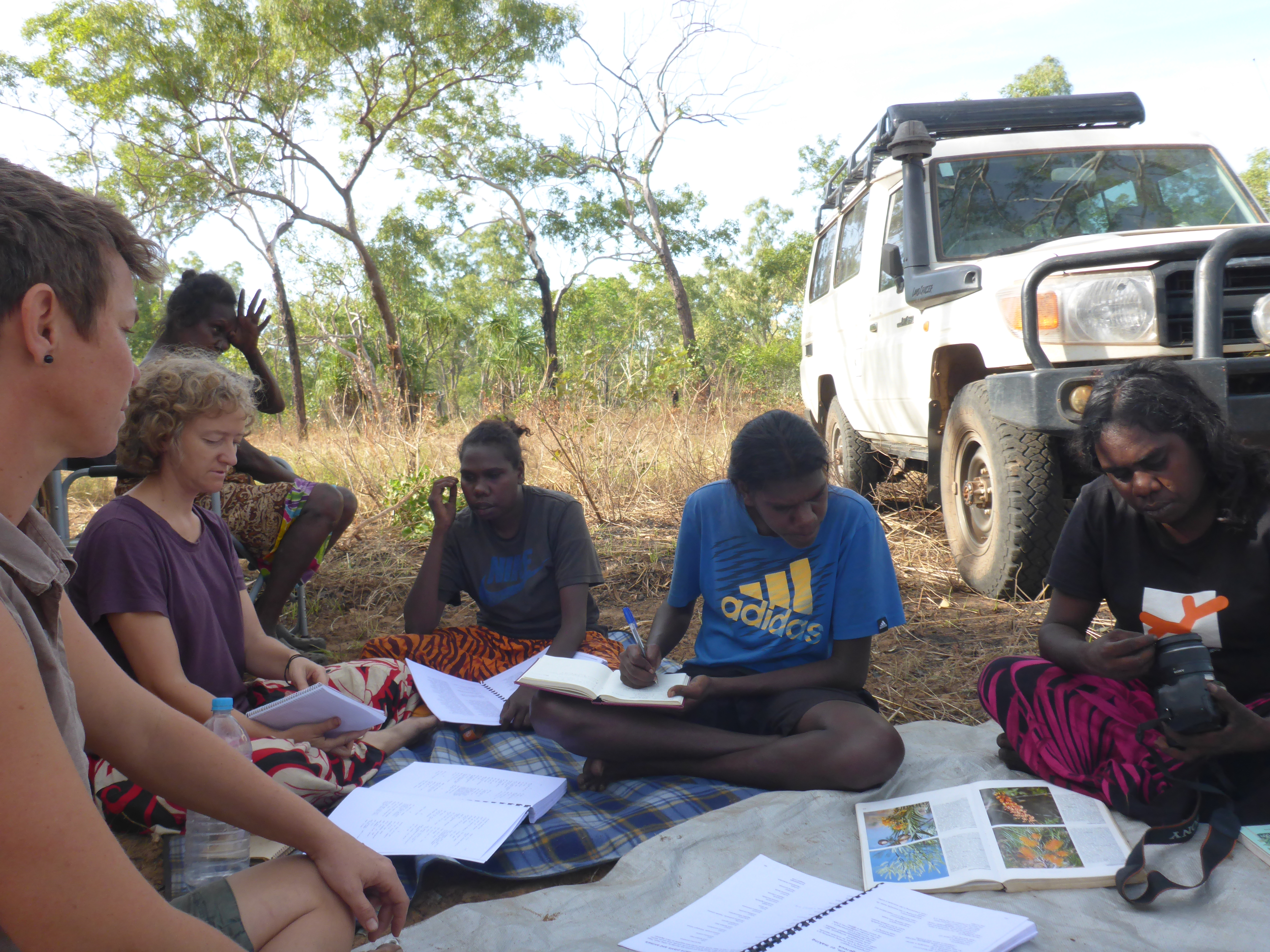 Cross-cultural botany session: Recording names and knowledge of plants from Aboriginal and Western science: (from left to right) Emilie Ens, Salome Harris, Marjorie Daniels, Pollyanne Ponto, Maritza Roberts, Keisha Thompson.